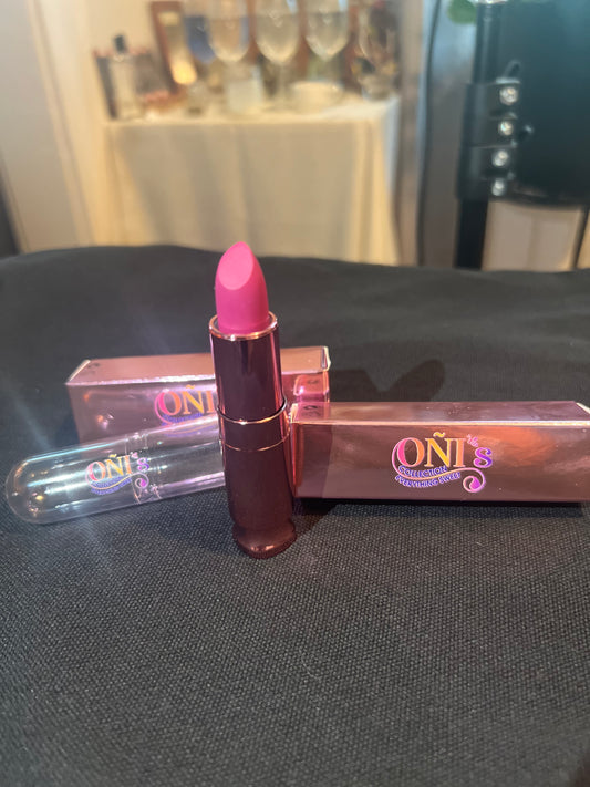 Oñi’s lipstick